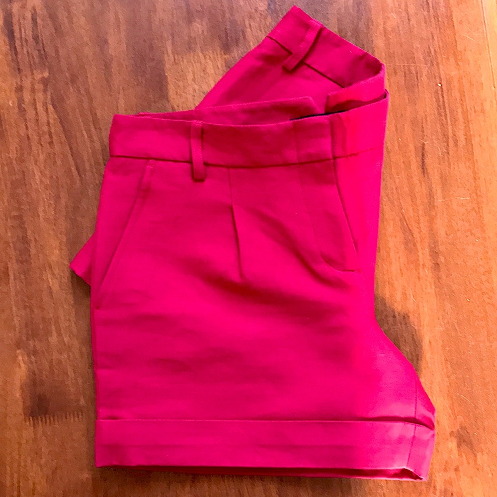 BCBGMAXAZRIA PIA SHORT (NWOT)